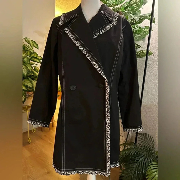 Dennis by Dennis Basso white/black ruffled hem coat W’s size S - Picture 3 of 12